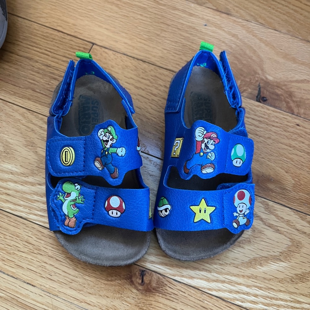 Super Mario Sandals‎ Size 7